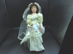 15 INCH J.P.T. AMERICA ORIGINAL REDHEAD BRIDE DOLL, BOX